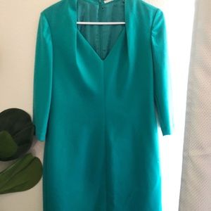 Tahari petite green v neck sheath dress 6p